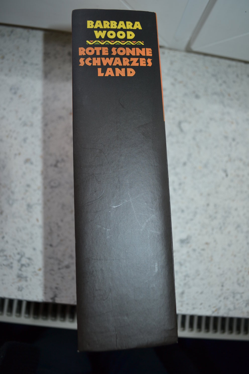 Rote Sonne schwarzes Land