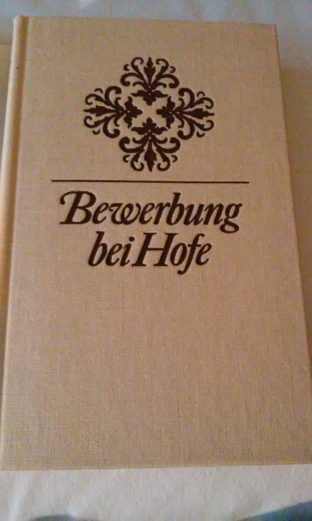 Bewerbung bei Hofe. Historischer Roman  Joachim Walther Leineneinband 
