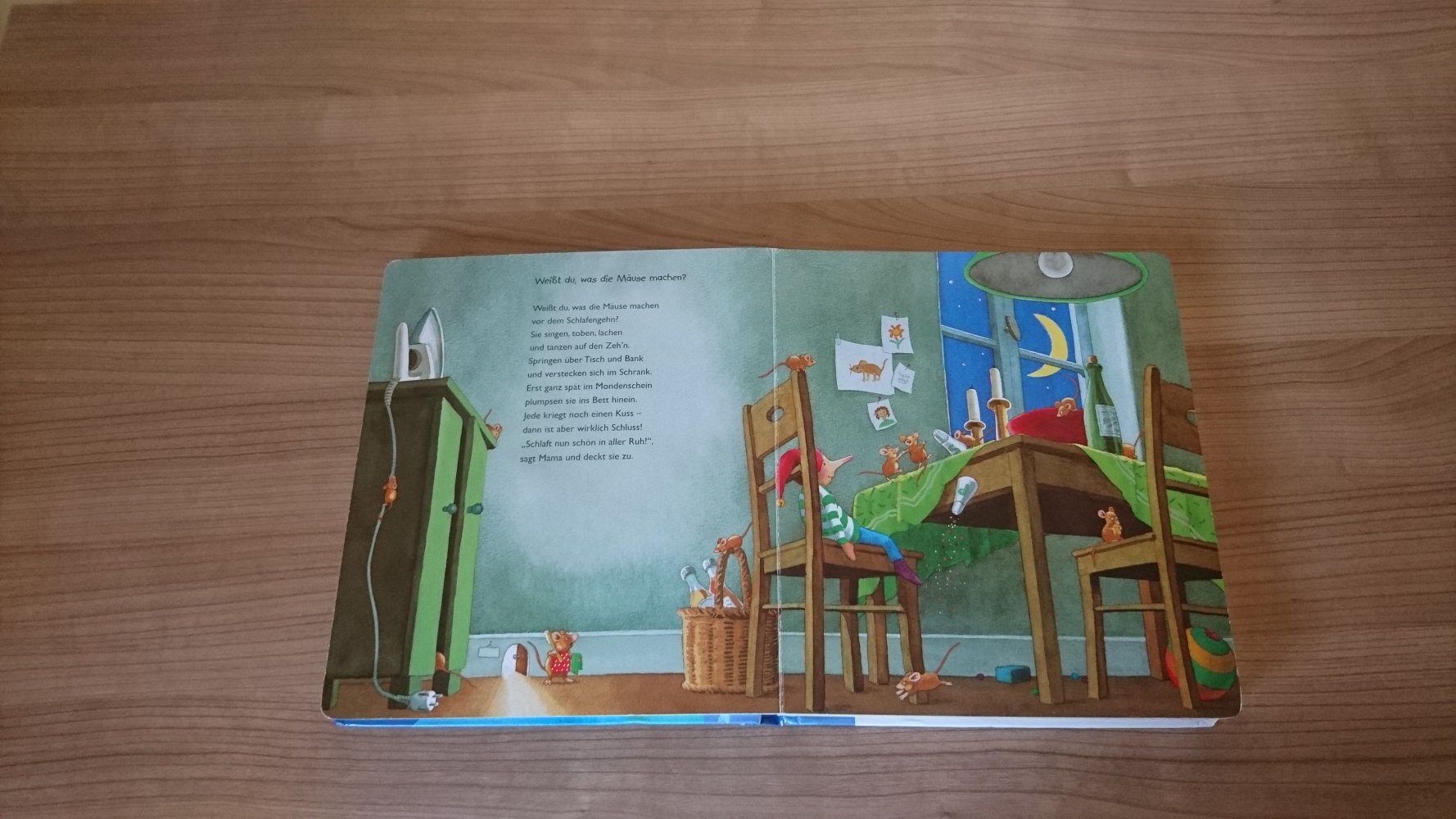 schönes kartoniertes Buch 