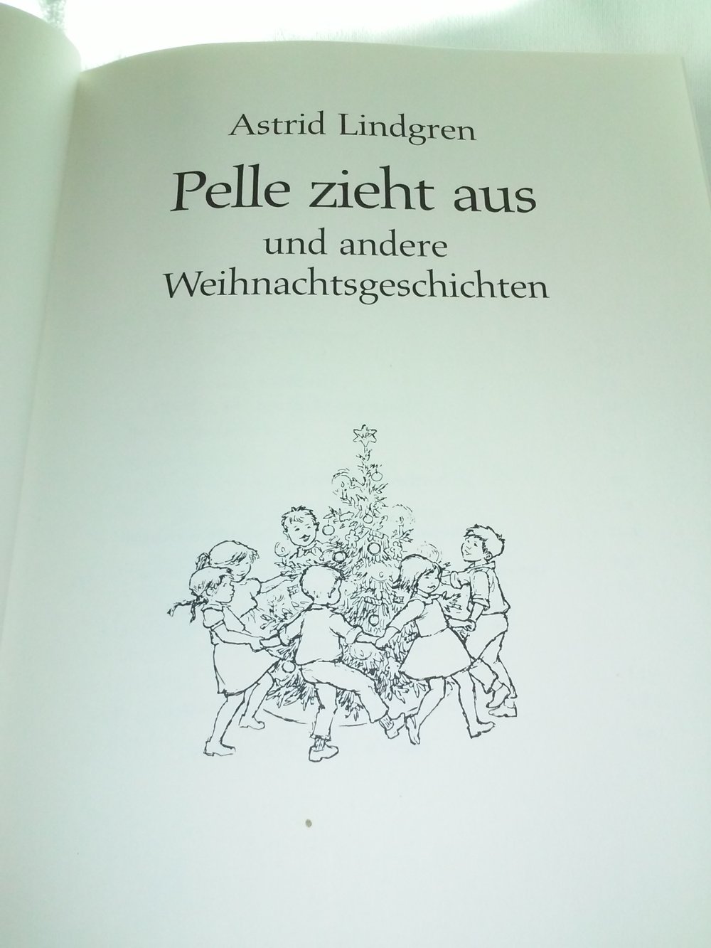 Astrid Lindgren: Das entschwundene Land / Pelle zieht aus 15 Weihnachtsgeschichten 