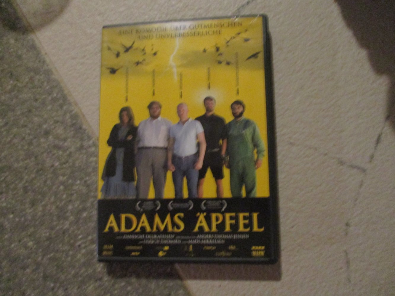 dvd film,komödie,ab 16,adams äpfel,sehr guter zustand. 