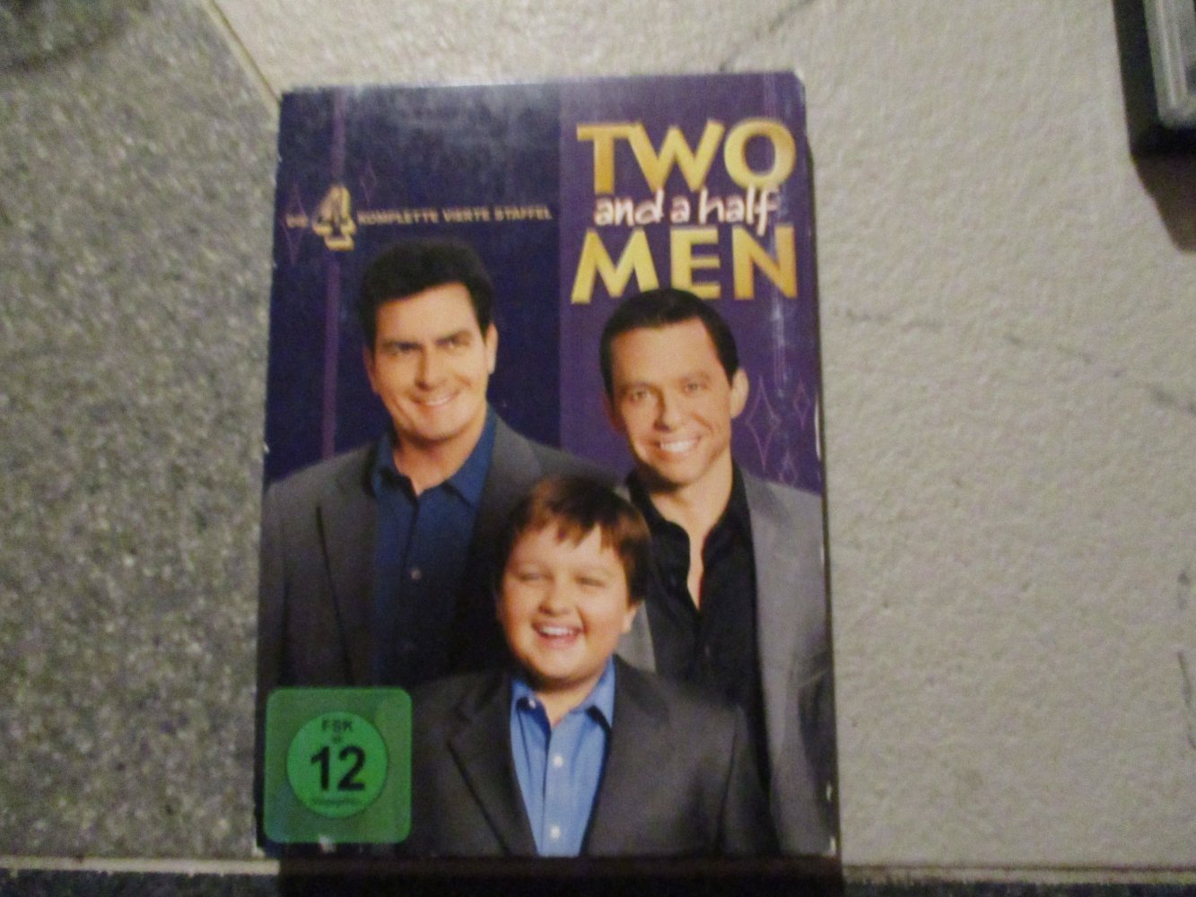 dvd serie,komplette vierte staffel,ab 12 ,two and the half men.4 dvds