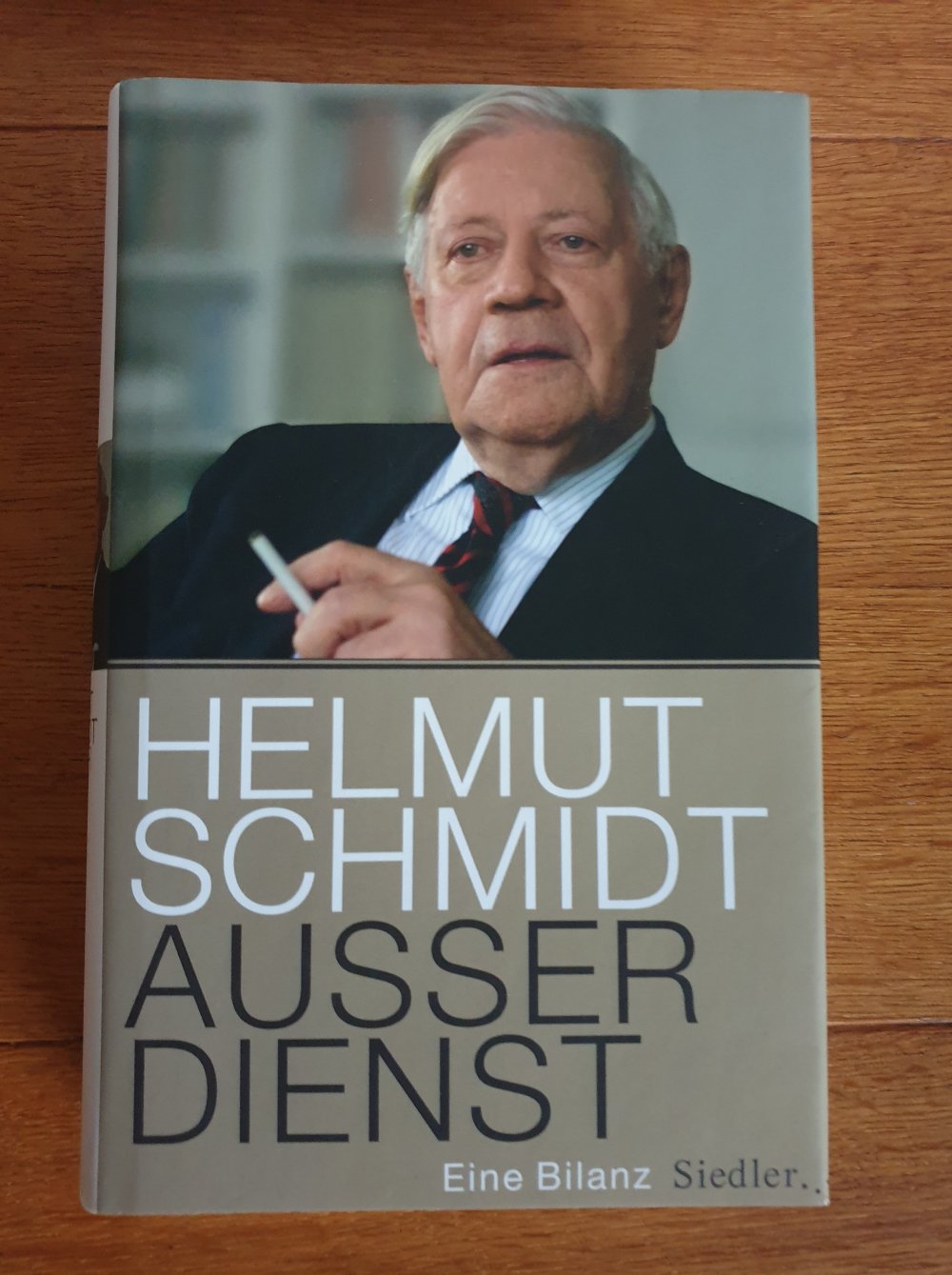 Helmut Schmidt  Ausser Dienst  Eine Bilanz   Siedler Verlag