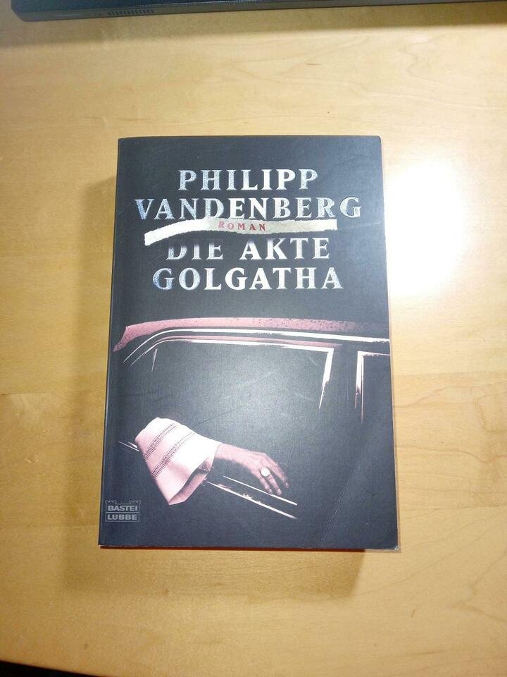 Roman Thriller Buch 
