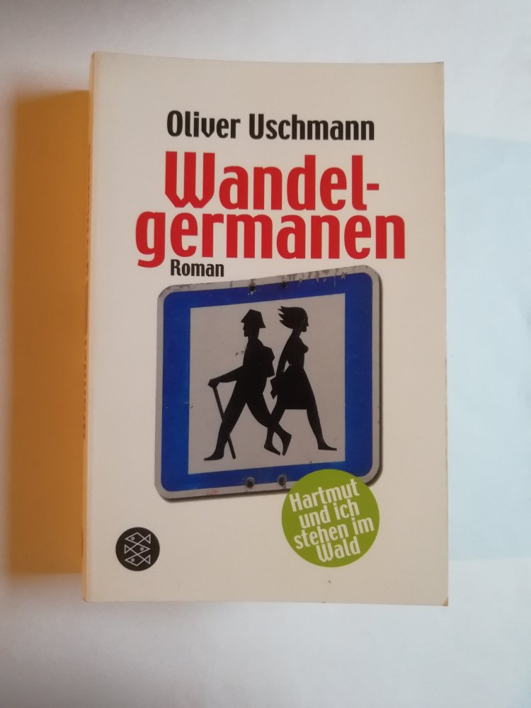 Wandelgermanen - Hartmut und ich stehen im Wald