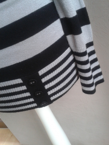 Gestreifter Pullover schwarz/grau Gr.146/152