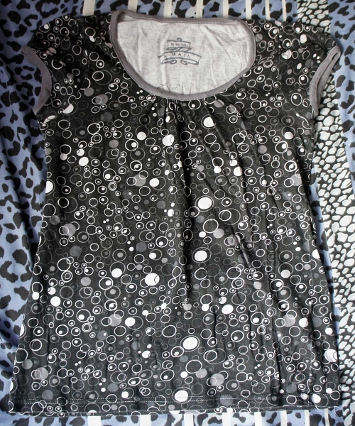 Shirt Grau Weiß Gr. M 38 / 40