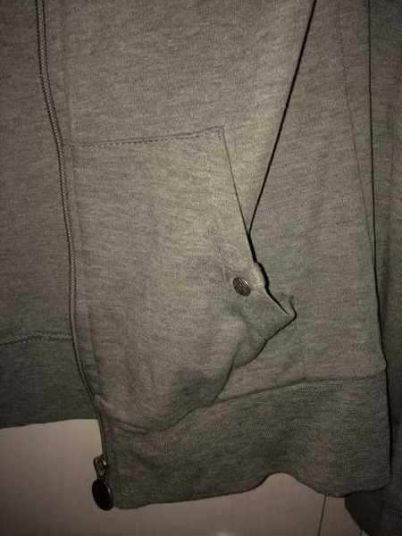 graue Strickjacke