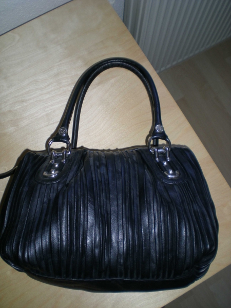 Gerry Weber Handtasche aus schwarzem Leder