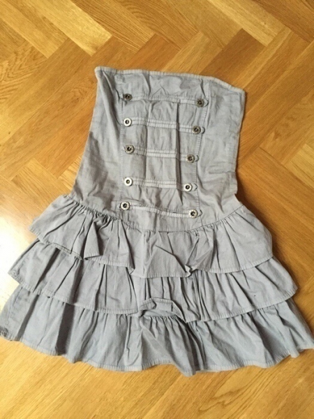 schickes Mini-Kleid für den kommenden Sommer 