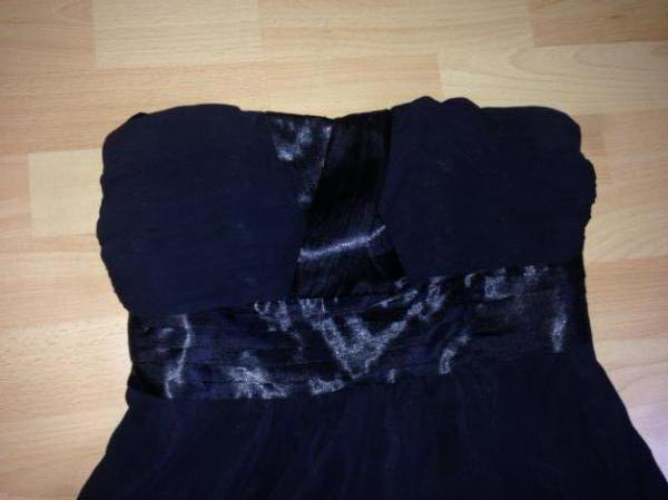 Schwarzes Trägerloses Abendkleid