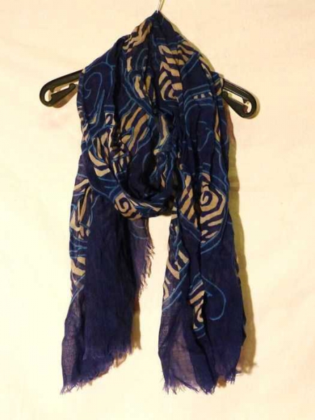 dünnes blaues Tuch