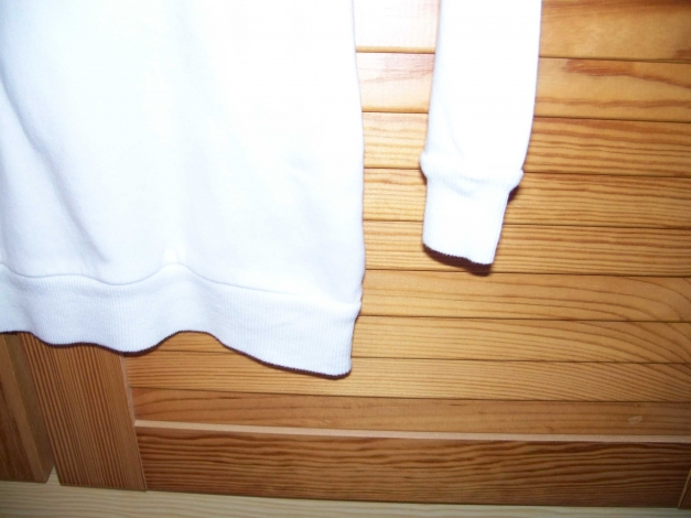 MADISON// Weißes Basic-Shirt mit V-Ausschnitt vorne & hinten NEU