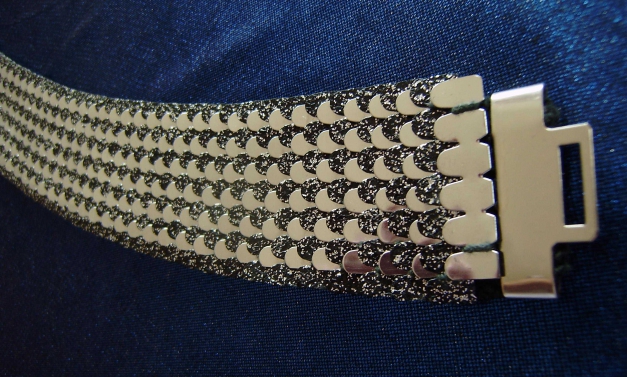 Paillettengürtel stretch 70-90 cm in silber mit Schmetterling