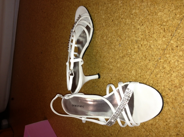 Weiße Absatzschuhe