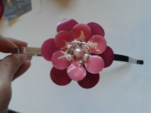 Metalhaarreif mit Blume