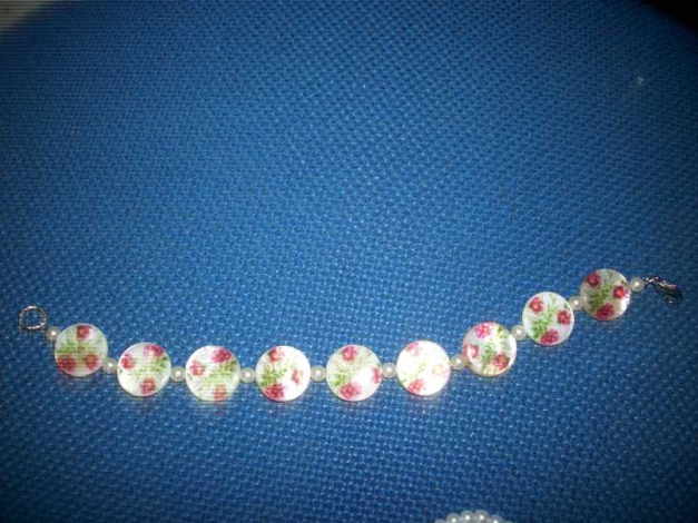 Zauberhaftes Armband, Perlmuttplatten mit Blumen