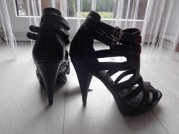 Schwarze Sandaletten  Neu Gr. 37 H&M