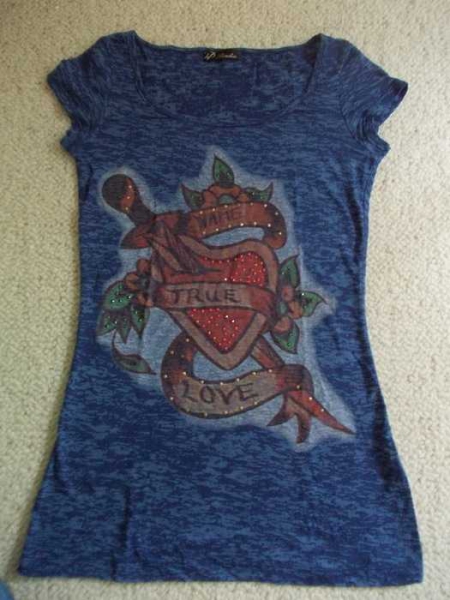 Shirt mit Aufdruck und Nieten