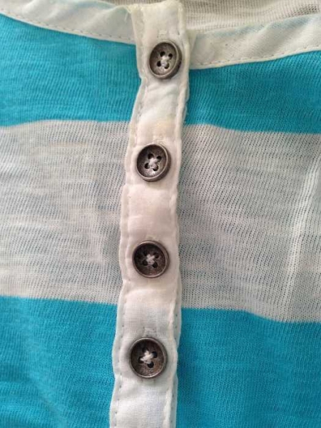 sommerliches H&M Tshirt mit Knöpfen