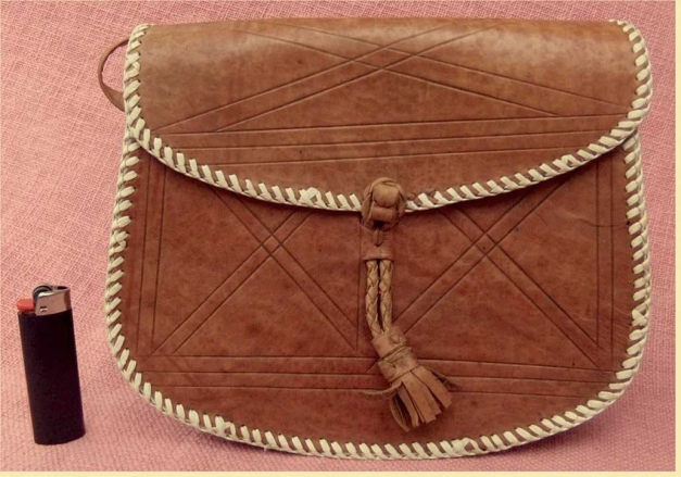 Damen-Handtasche aus festem starren Leder , Afrika-Stil , rötlichbraun