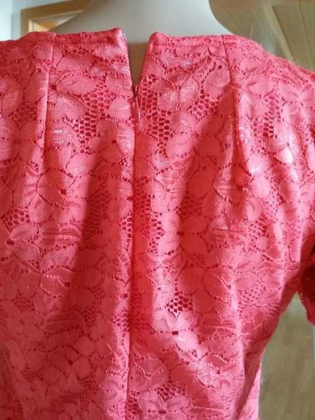 Super süsser Kleid aus Spitze in Coral Farbe / NOR-BJ