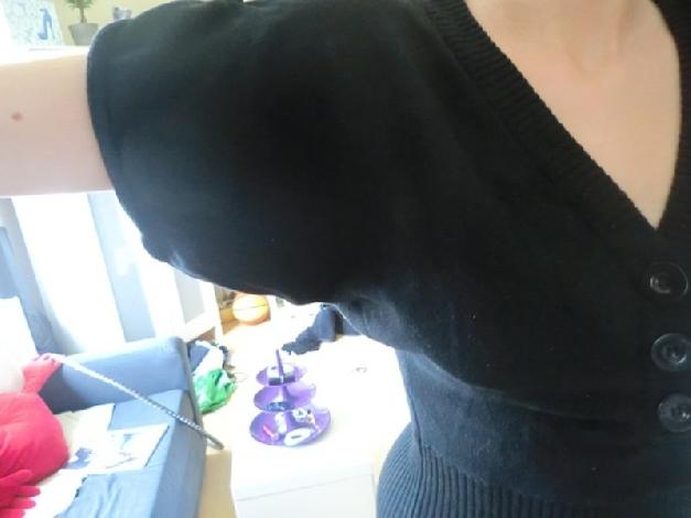 schwarzes Fledermausshirt