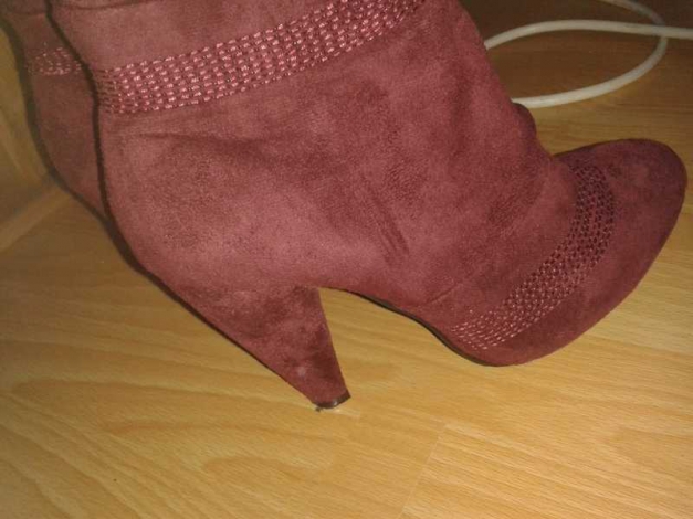 weinrote Winterstiefel