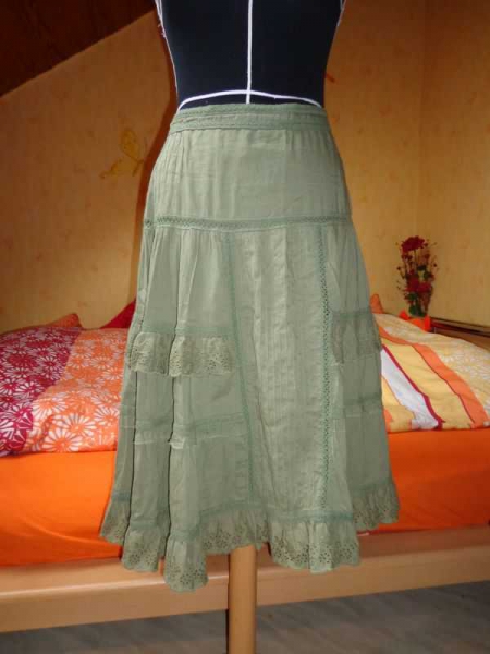Vero Moda Stufenrock khaki mit Spitze Lochstickerei