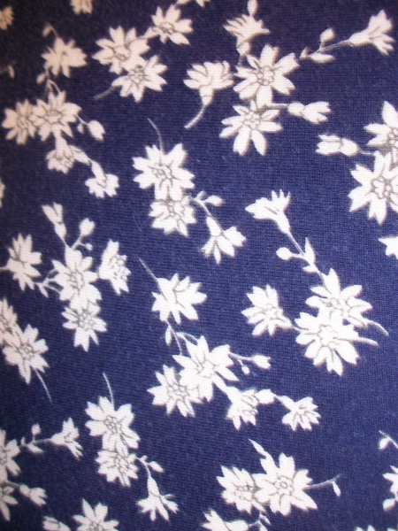 Blaues Kleid mit weißen Blümchen / United Colors of Benetton 