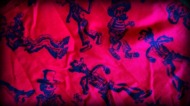 teuflisch sexy: rotes Skull-Kleid