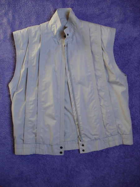 hellgraue Sommerjacke oder Weste