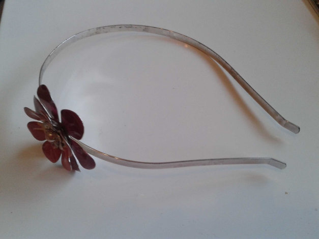 Metalhaarreif mit Blume