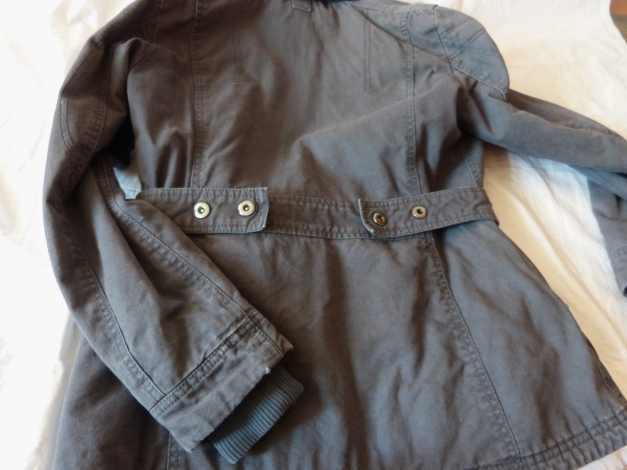 blaue Winterjacke