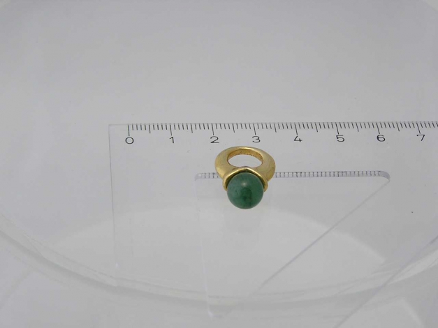 goldener Anhänger mit Steinperle - Jade oder Aventurin