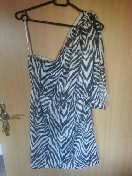 Kleid von Lipsy London inkl. Versand