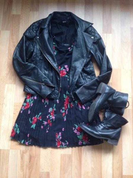 Kleid mit Blumen Rosen Blumenmuster Plissee Chiffon schwarz 36 S