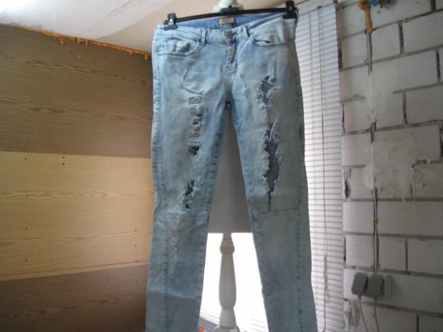 *** Irre Löcherjeans ***
