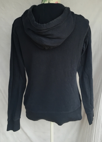 Blauer Kapuzenpulli