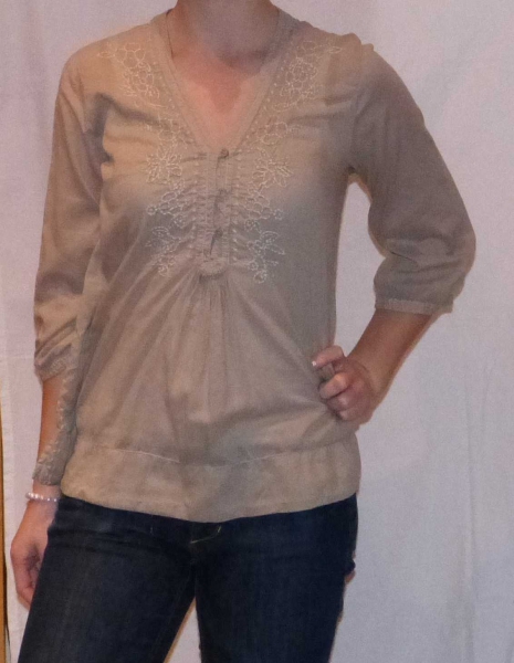 beige Bluse mit Blumenmuster