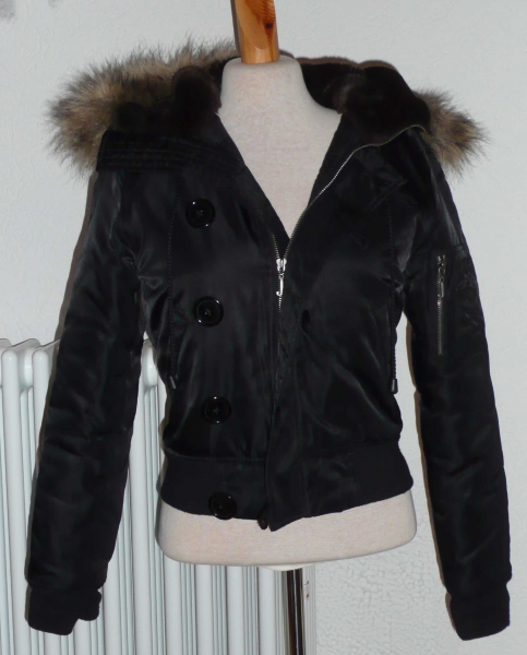 Juicy Couture Fliegerjacke mit Fellkapuze schwarz XS = 34