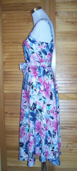 VINTAGE// Wadenlanges Trägerkleid mit Blumenprint im Boho-Style von *Jersey Josephine* Gr. 34/ 36
