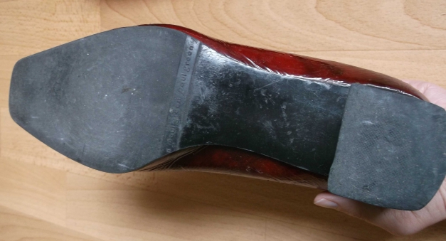 dunkelrote Slipper