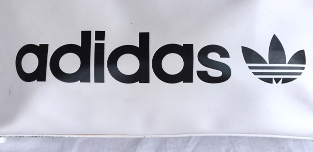 Weiße Adidas Tasche