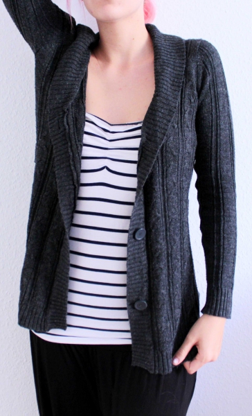 Grauer Cardigan -figurschmeichelnd-