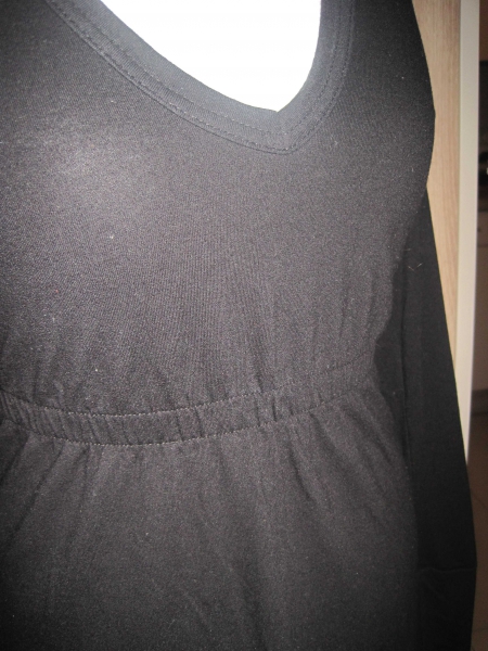 schwarzes Kleid langärmelig