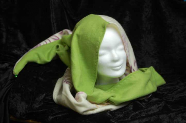 Elfen-Kapuzenschal aus Fleece mit Glöckchen