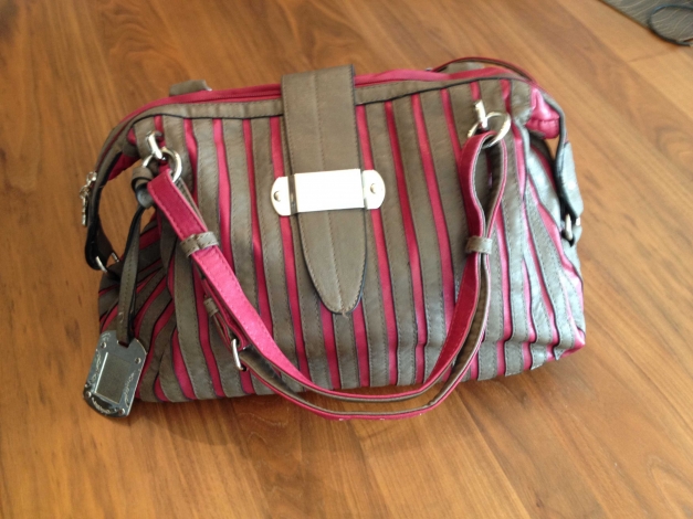 interessante gestreifte Tasche