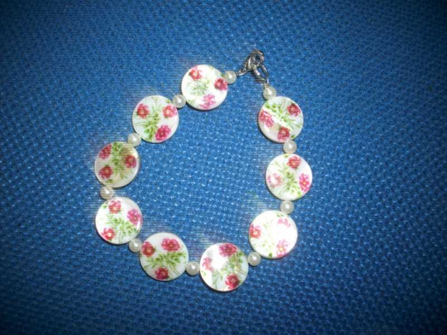 Zauberhaftes Armband, Perlmuttplatten mit Blumen