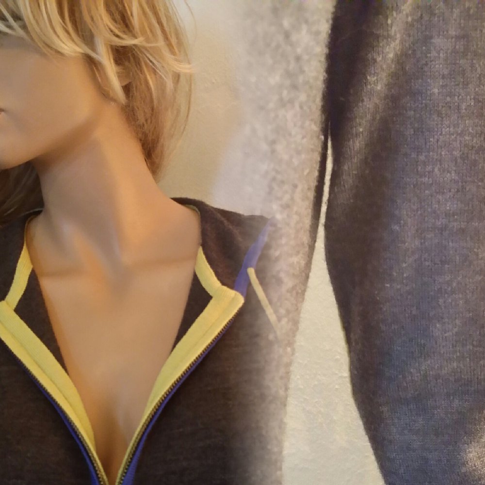 Weicher grauer melierter Hoodie mit Zipper 